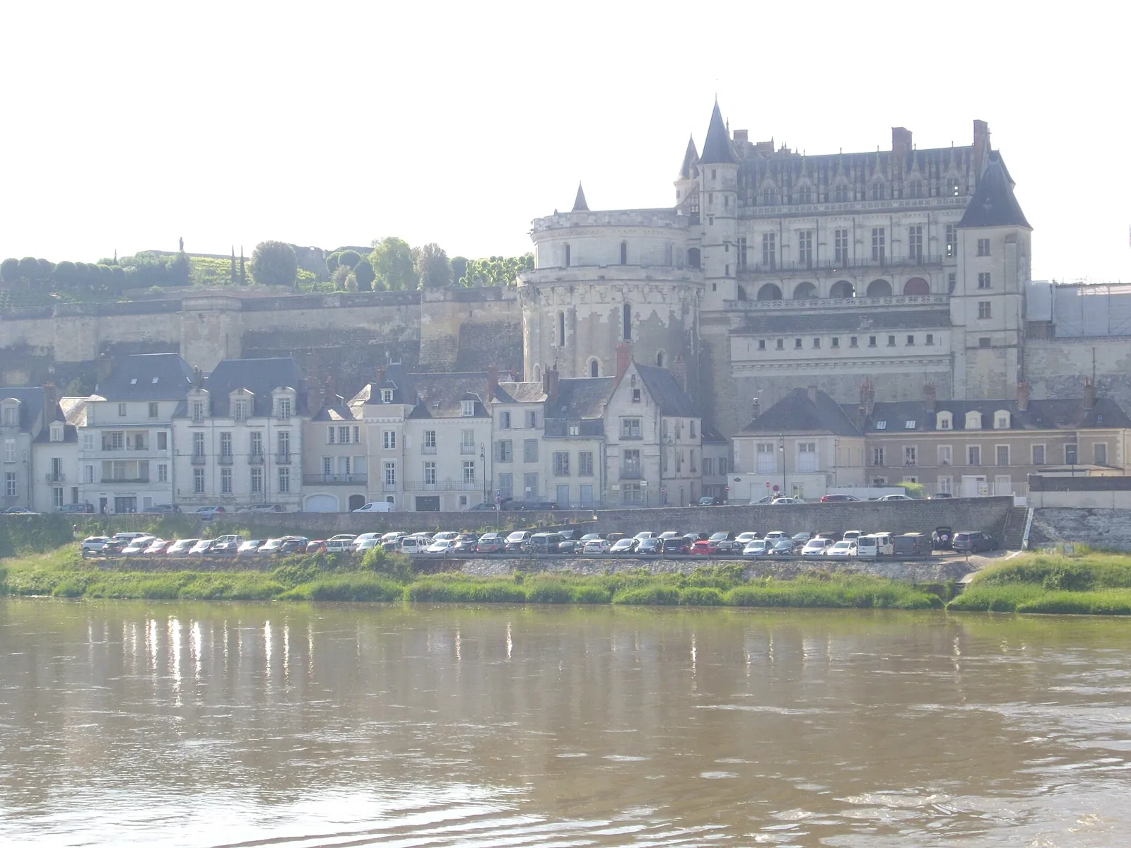Le château royal d'Amboise surplombant la Loire