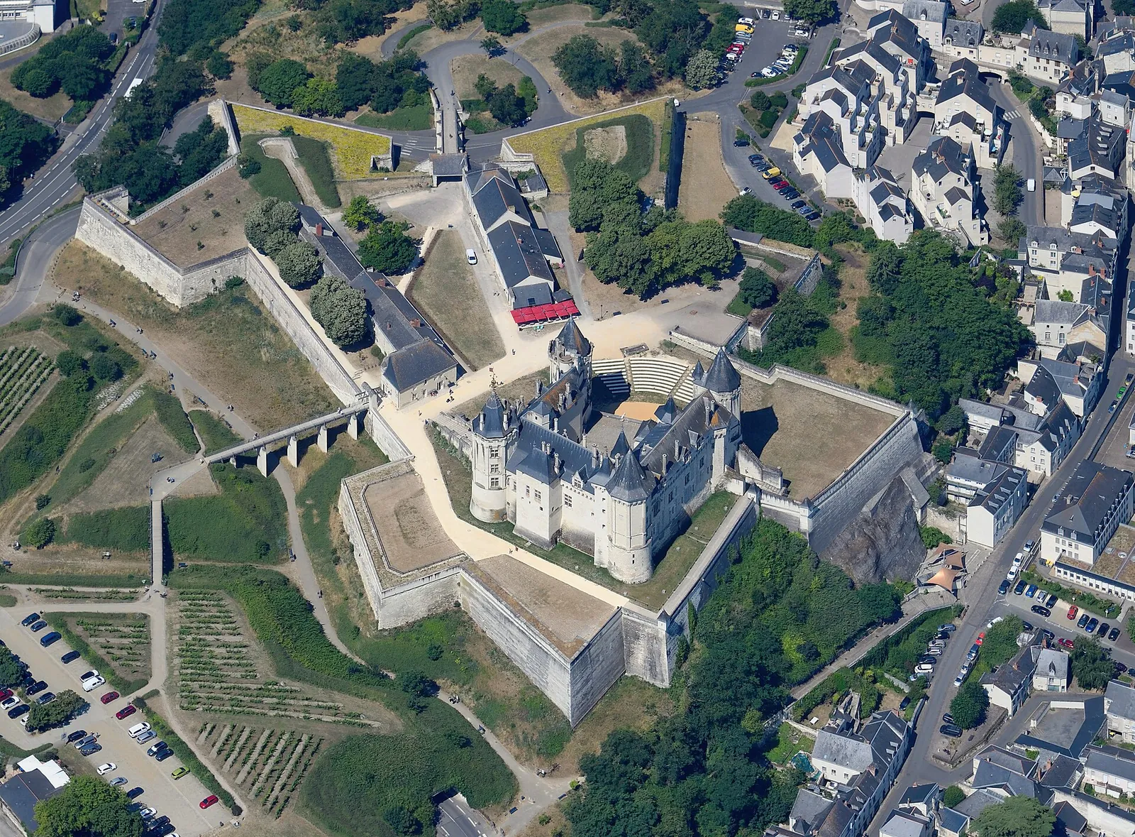 Le château de Saumur au-dessus de la Loire