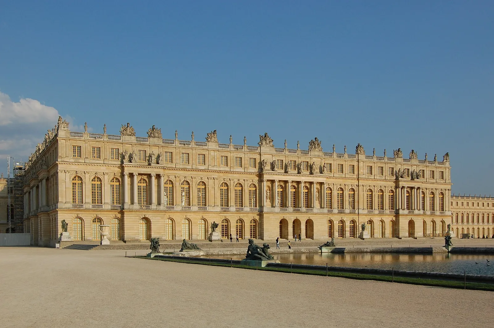 La façade du château de Versailles côté jardins