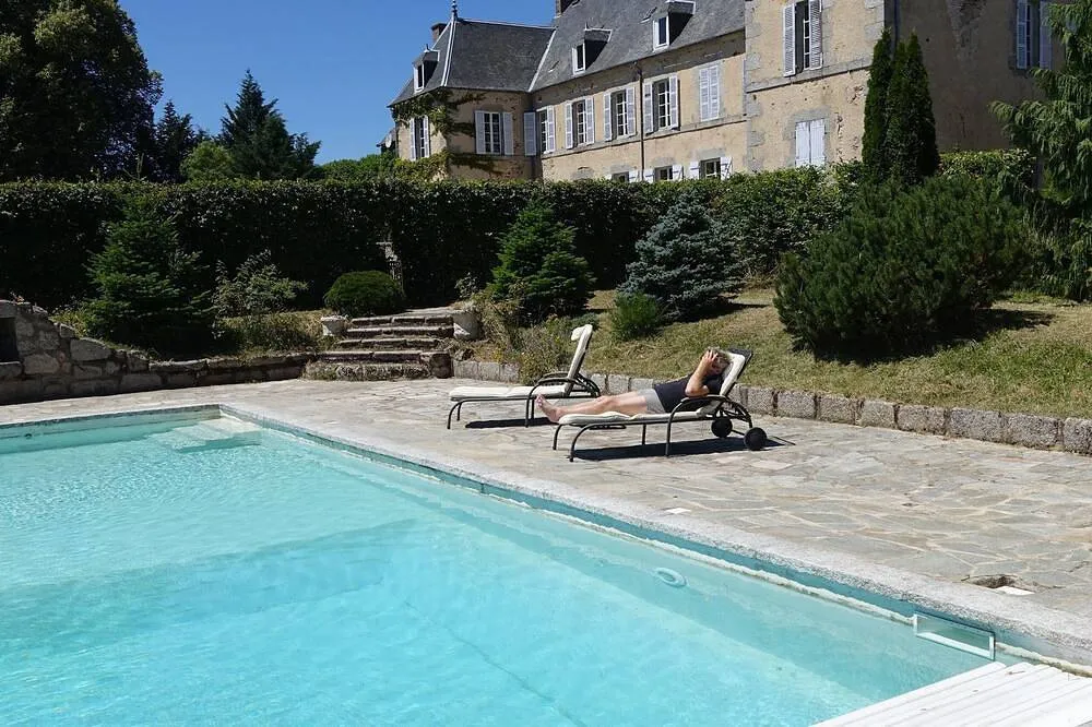 Aile de château à Montel-de-Gelat, gîte de château à Montel-de-Gelat