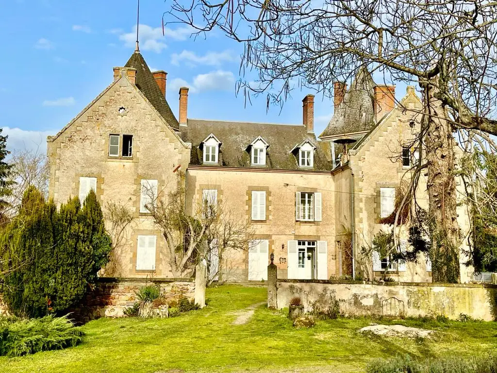 Boudoir Belle Époque du Château de Bouquetraud, chambre ou suite de château à Franchesse