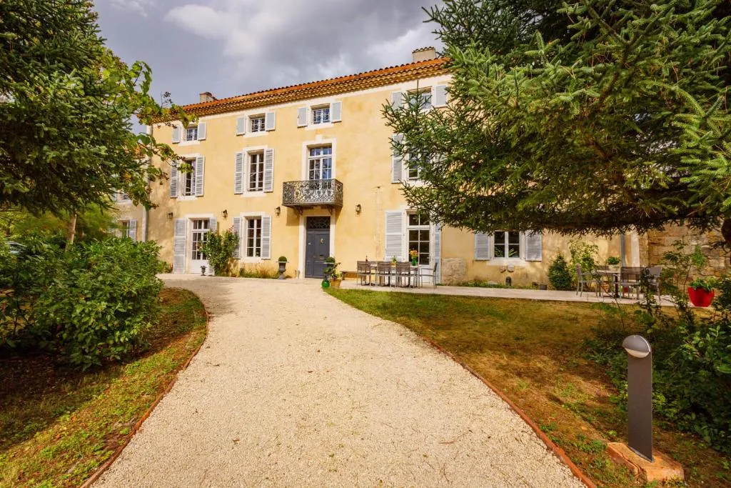 Le Castel Pierre, château entier à Lagraulet-du-Gers