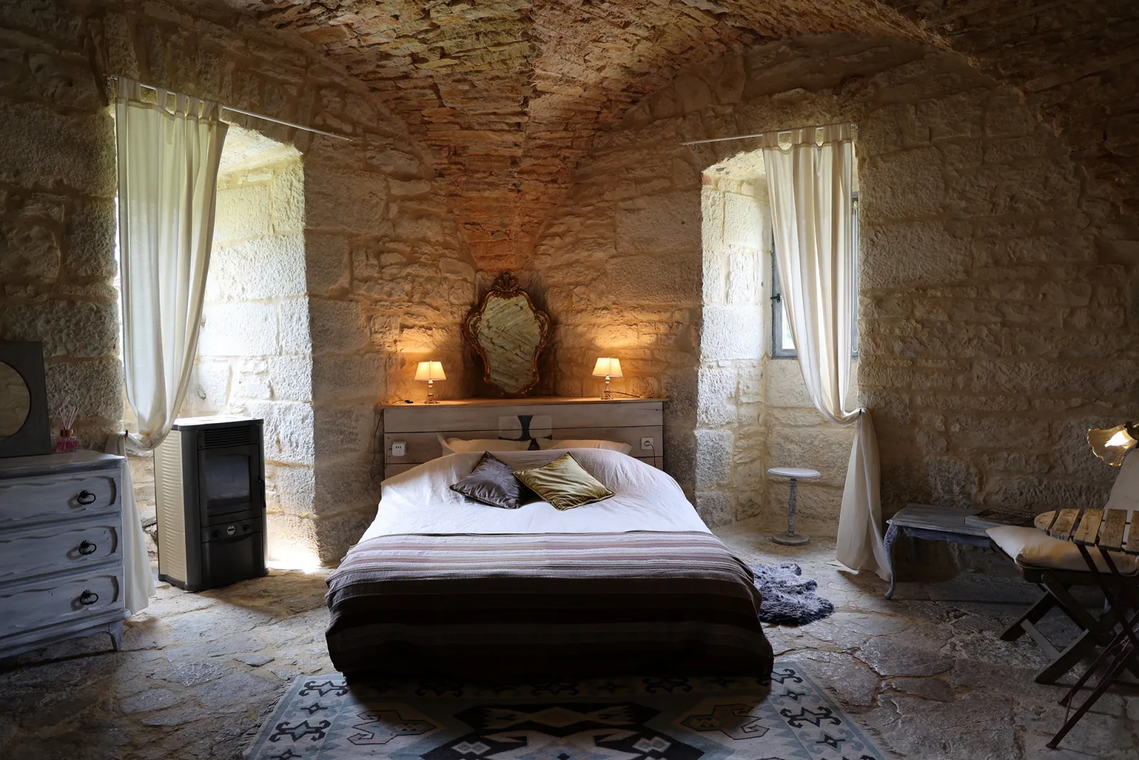 Chambre des Templiers du Château de Saint-Chamarand, chambre ou suite de château à Saint-Chamarand