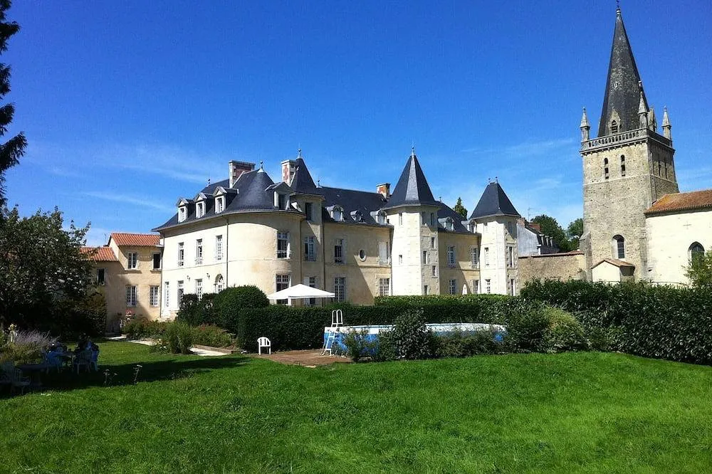 Château à Sèvremont, la tour sud, gîte de château à Sèvremont