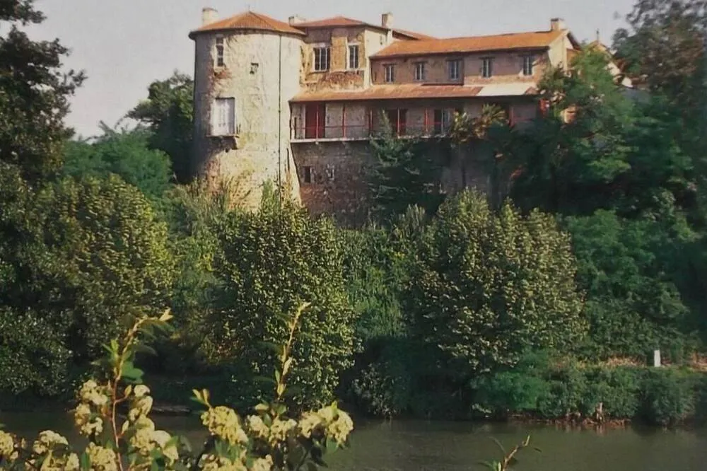 Château-abbaye de Clairac, château entier à Clairac