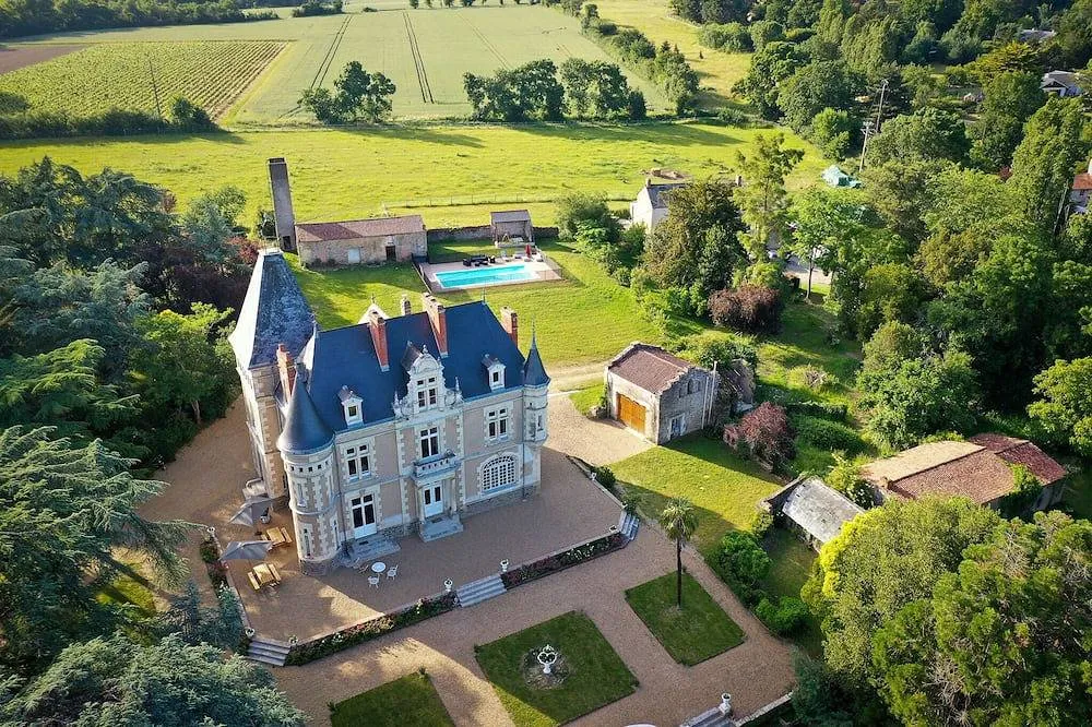 Château Beausoleil, château entier à Thouaré-sur-Loire