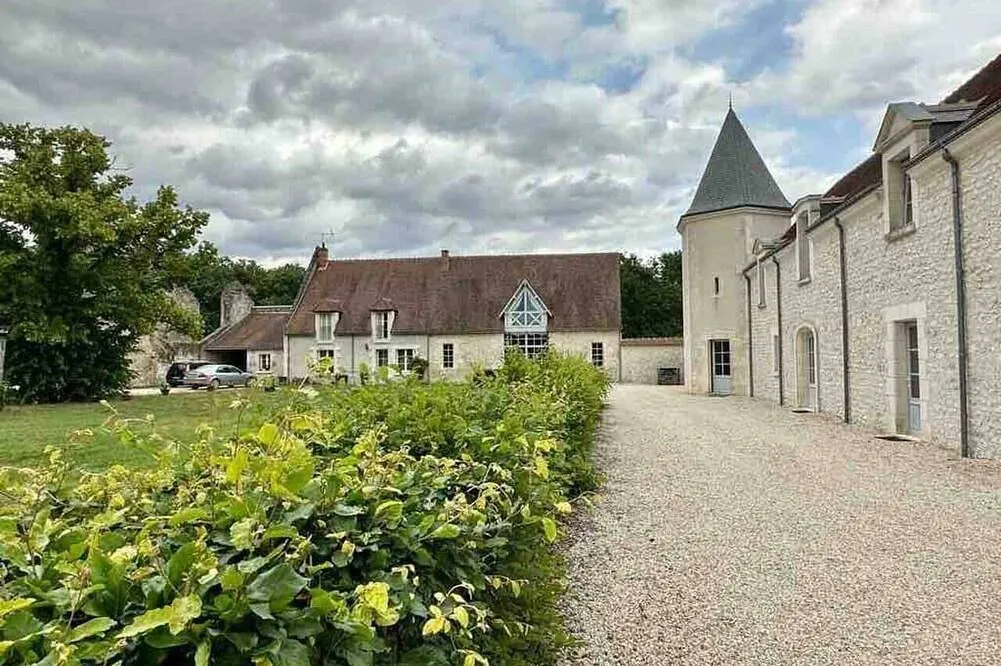Château Bizard, château entier à Thésée