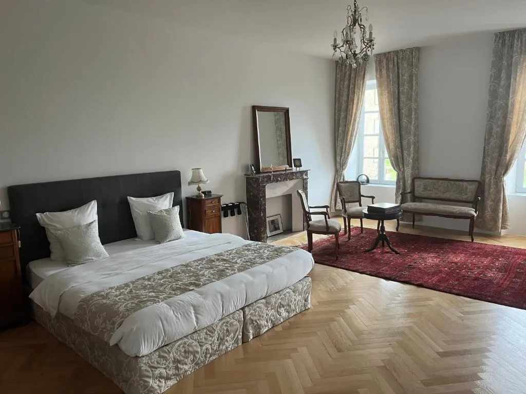 Château Camus à Montmarault, photo 3