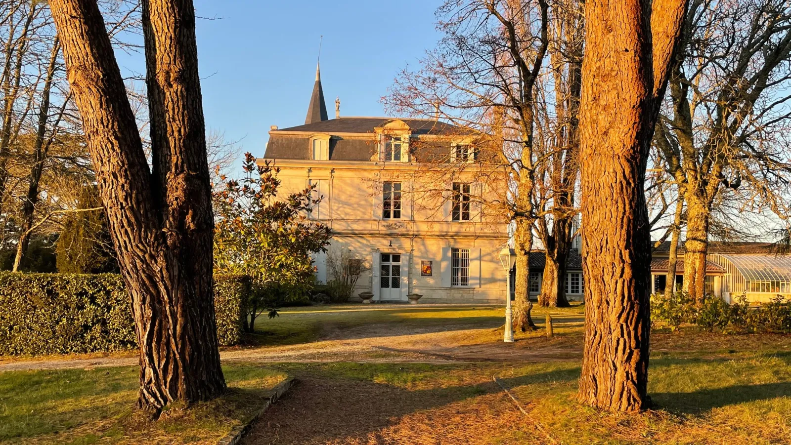 Château Courtade-Dubuc, château entier à Camblanes-et-Meynac