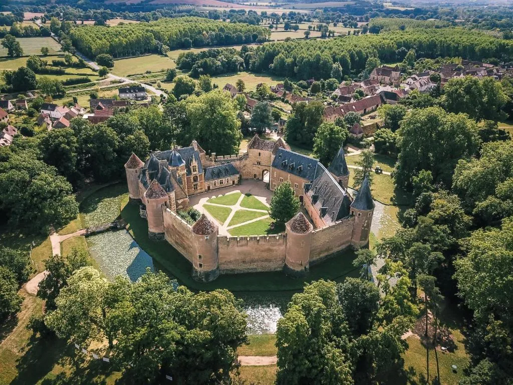 Château d'Ainay-le-Vieil, chambre ou suite de château à Ainay-le-Vieil