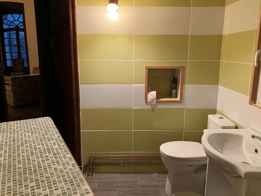 Château d'Albon, chambre Maréchale d'Albon à Saint-Alban-les-Eaux, photo 7