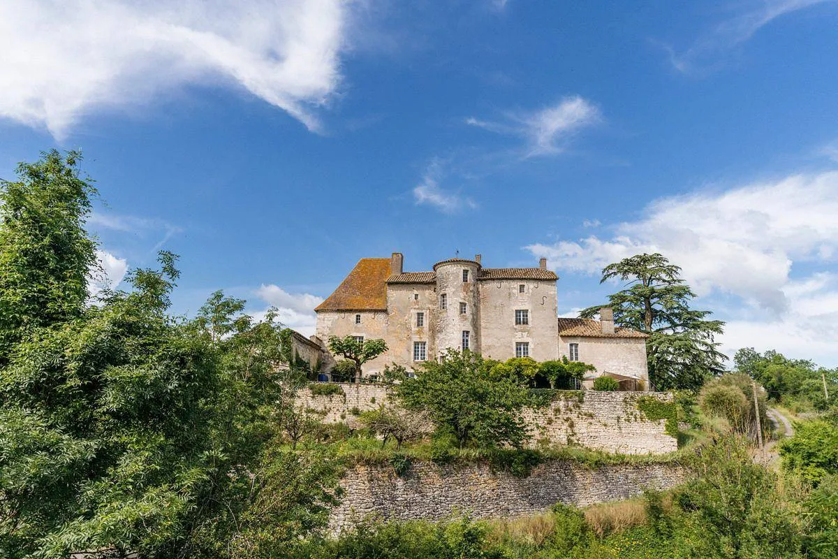 Château d'Ax, château entier à Sérignac