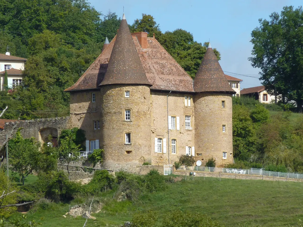 Château de Barnay, château entier à Saint-Martin-de-Lixy