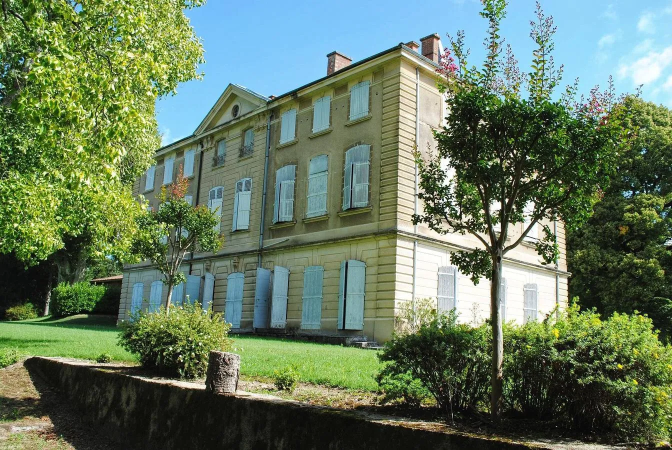 Château de Barral, château entier à Hauterives