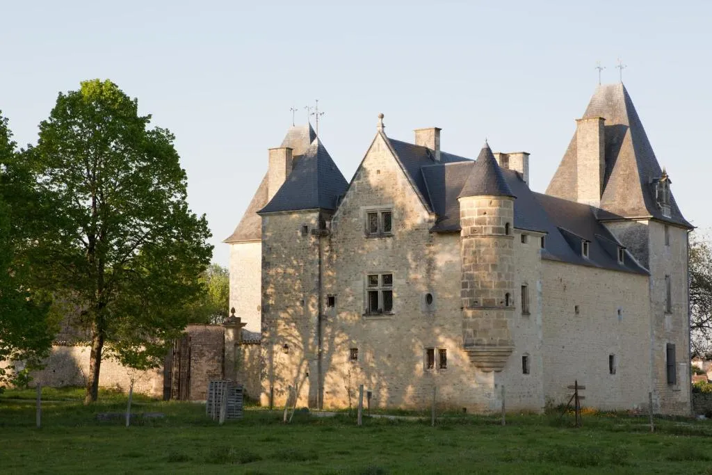 Château de Bois Charmant, chambre ou suite de château à Les Nouillers