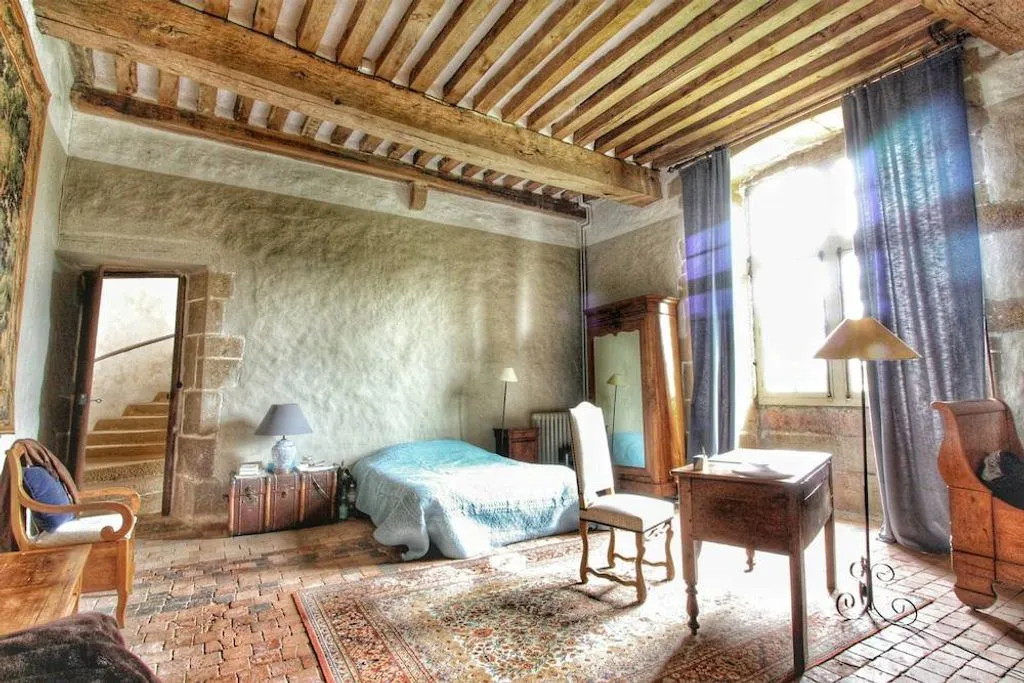 Château de Bourgon, chambre ou suite de château à Montsûrs