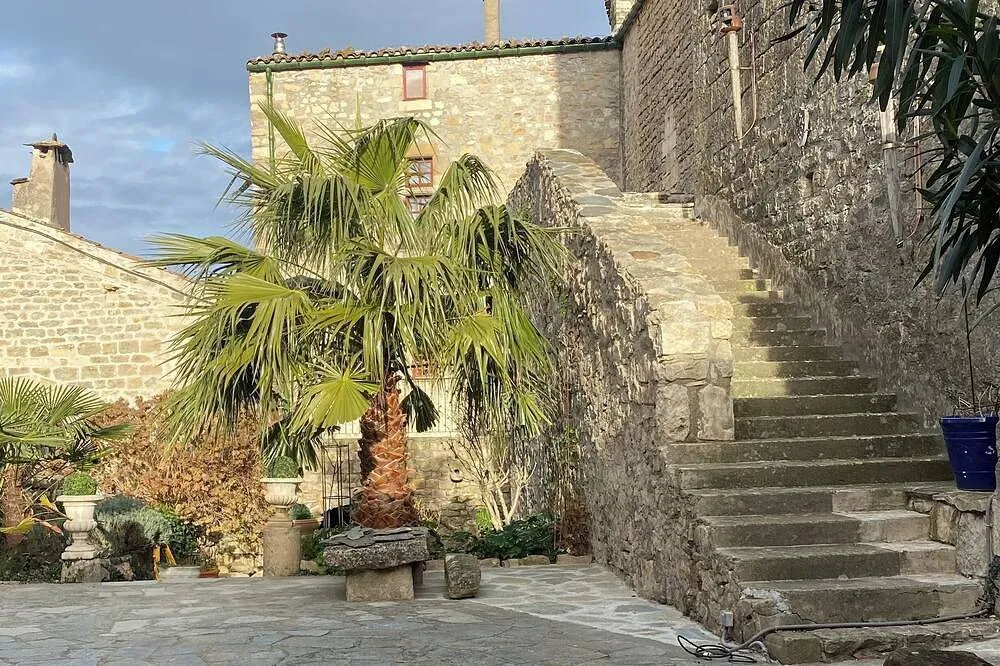 Château de Boussagues, gîte de château à La Tour-sur-Orb