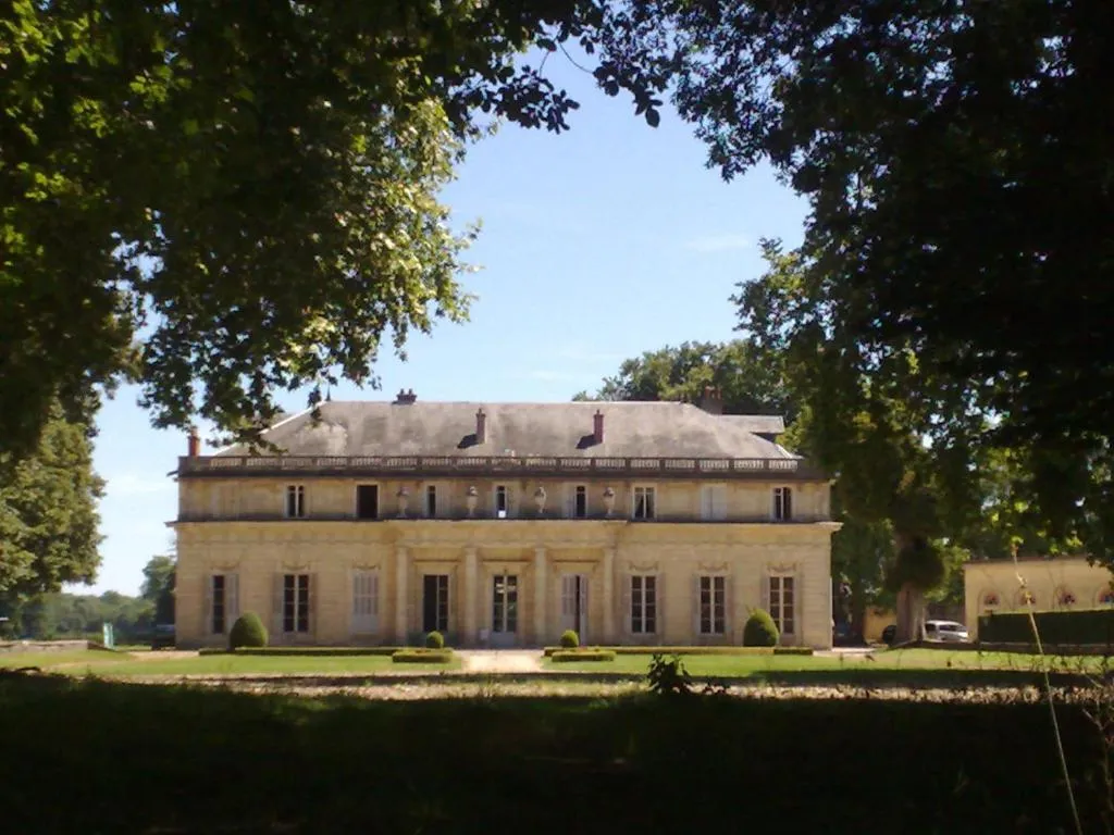 Château de Bressey et son Orangerie, chambre ou suite de château à Bressey-sur-Tille