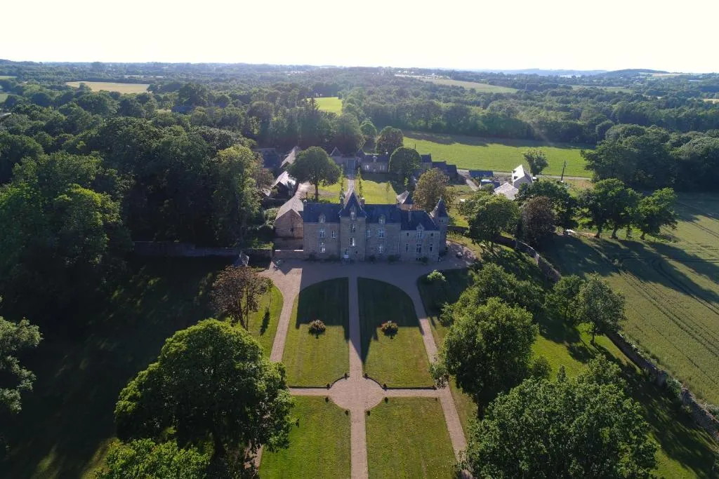 Château de Cadouzan, chambre ou suite de château à Saint-Dolay