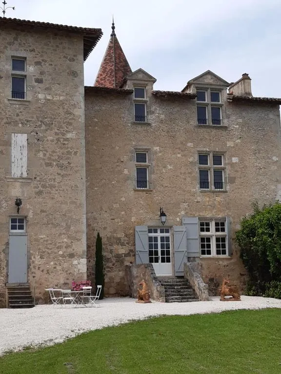 Château de Cauderoue, chambre ou suite de château à Nérac