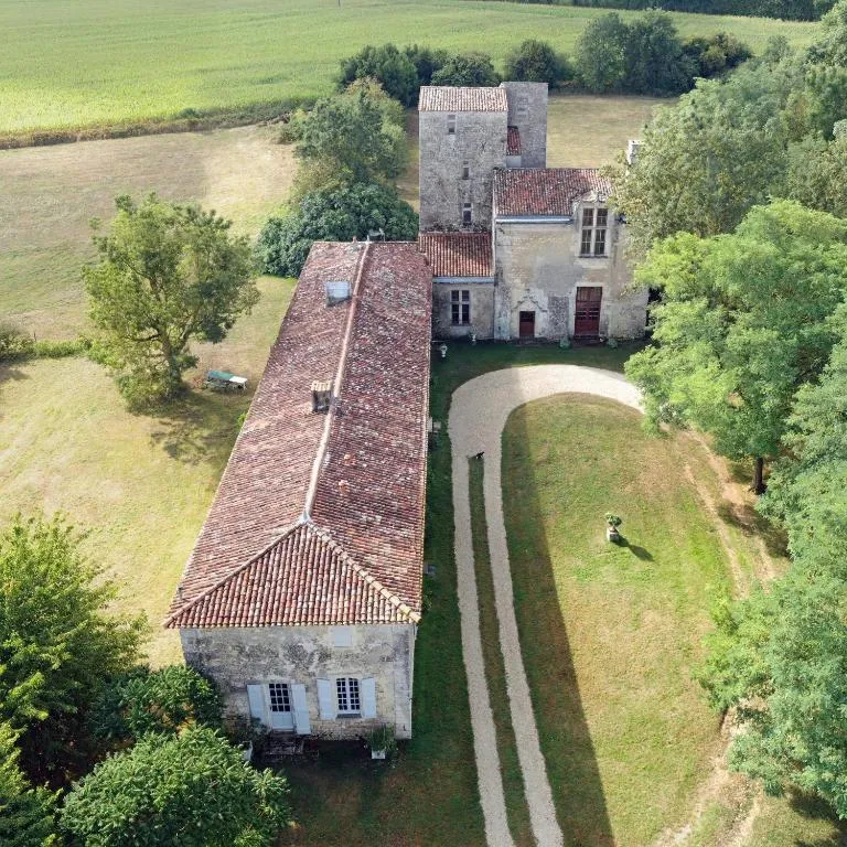 Château de Champdolent, chambre ou suite de château à Champdolent