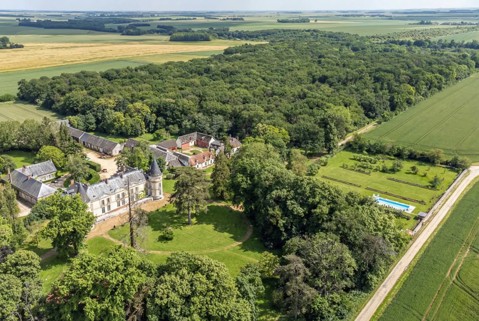 Château de Chenevelle, château entier à Aunay-sous-Auneau
