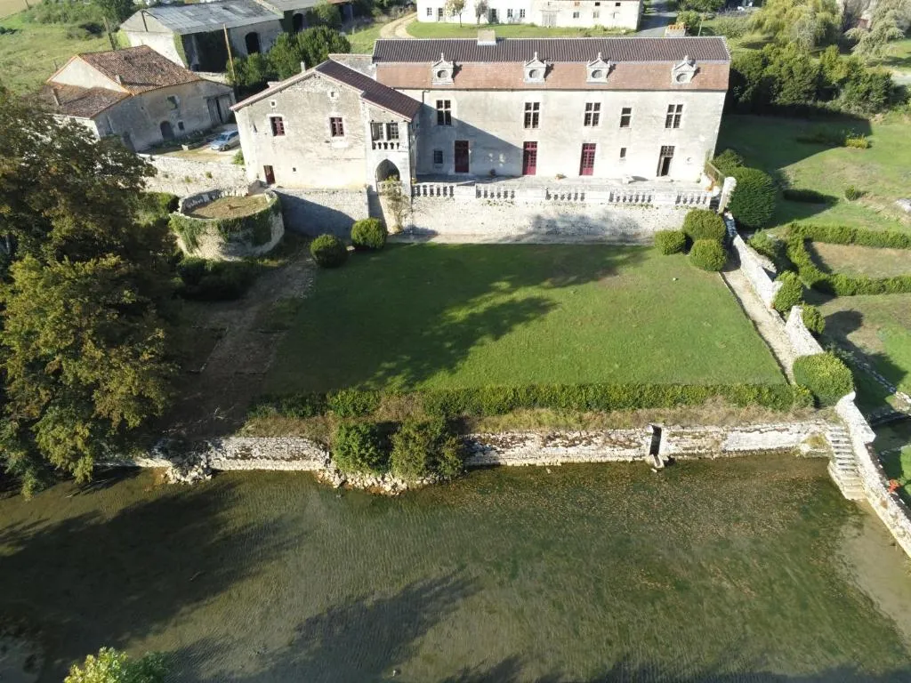 Château de Cibioux, chambre ou suite de château à Surin