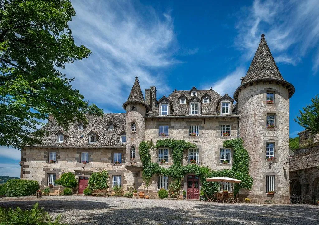 Château de Courbelimagne, chambre ou suite de château à Raulhac