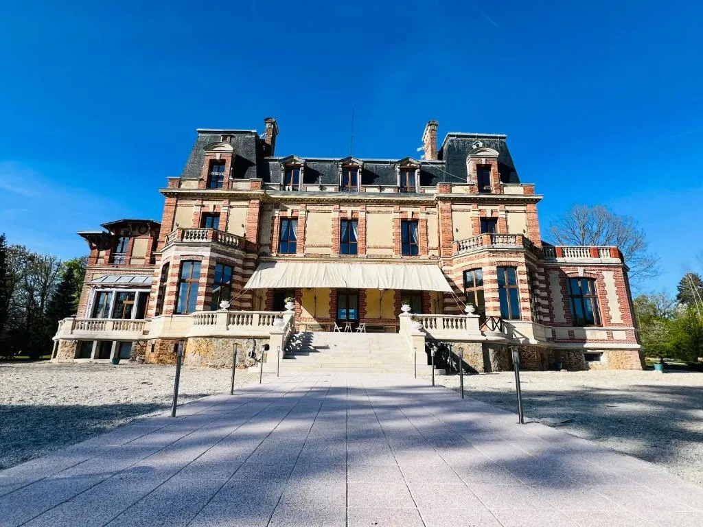 Château de Crènille, chambre ou suite de château à Chaumes-en-Brie