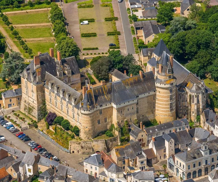 Château de Durtal, chambre ou suite de château à Durtal