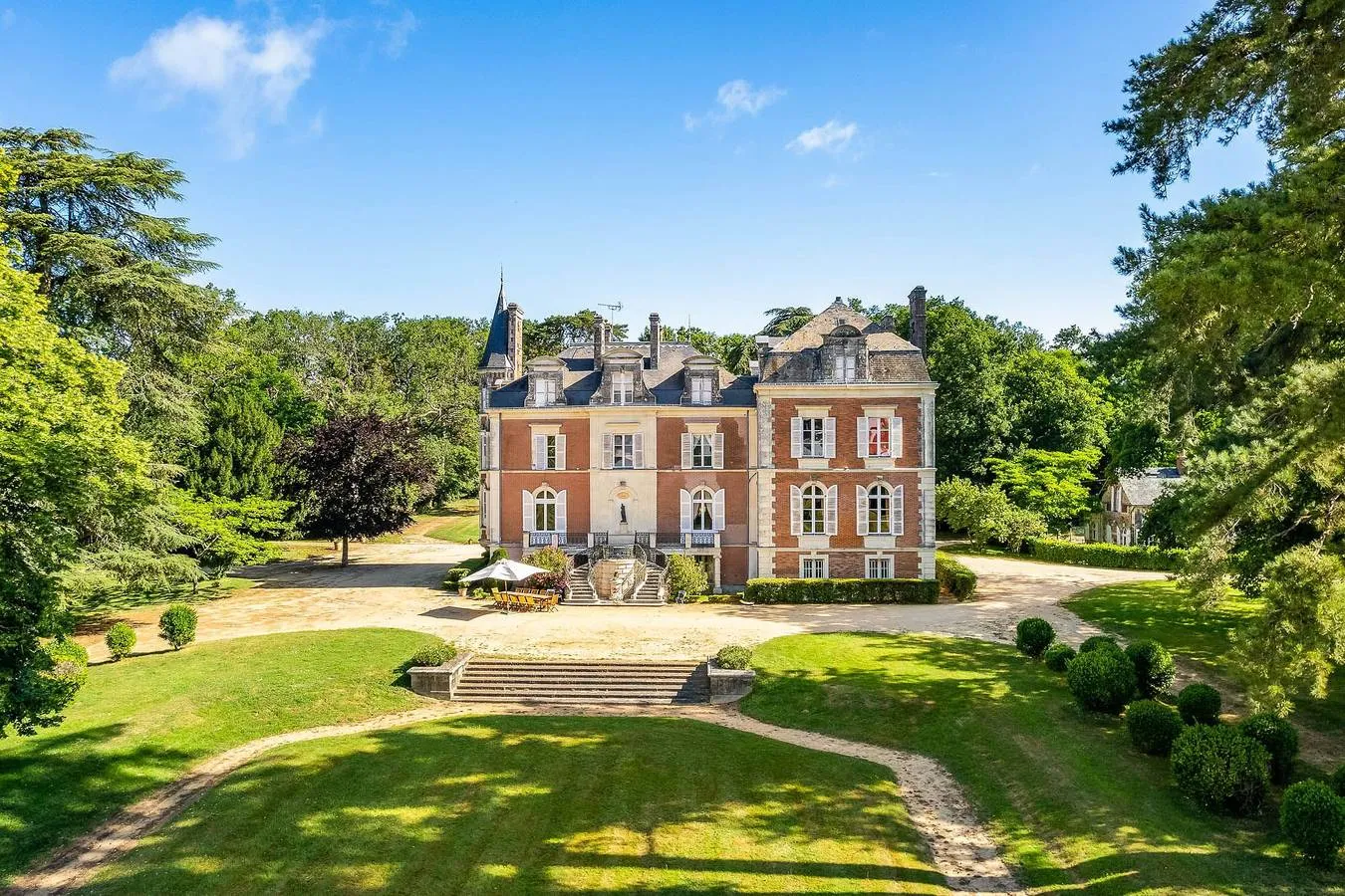 Château de Flora, château entier à Candé