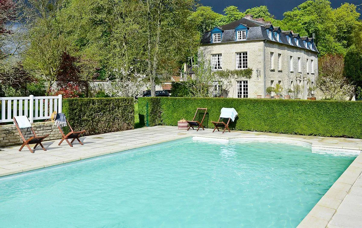 Château de Garmeaux, château entier à Villers-Saint-Frambourg-Ognon