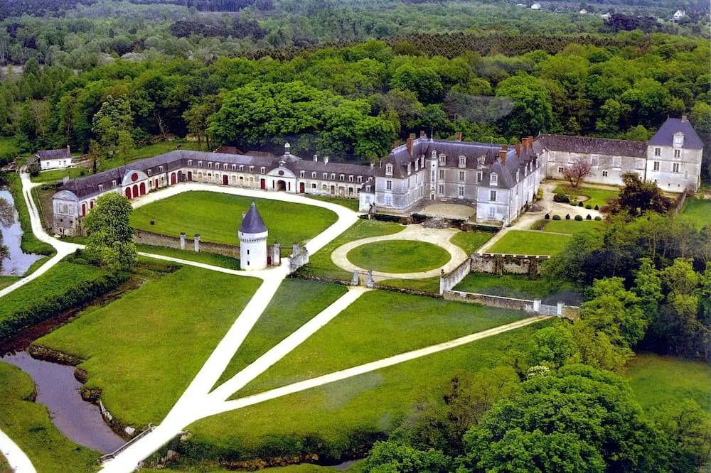 Château de Gizeux, appartement Contades, gîte de château à Gizeux