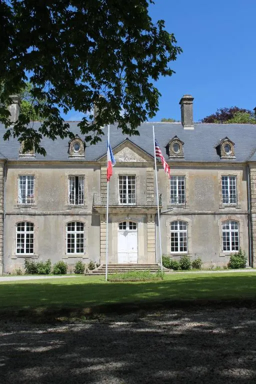 Château de Grandval, chambre ou suite de château à Neuville-au-Plain