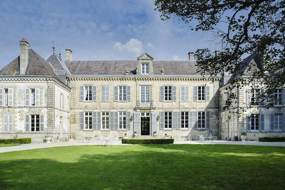 Château de Jaques, château entier à Omey