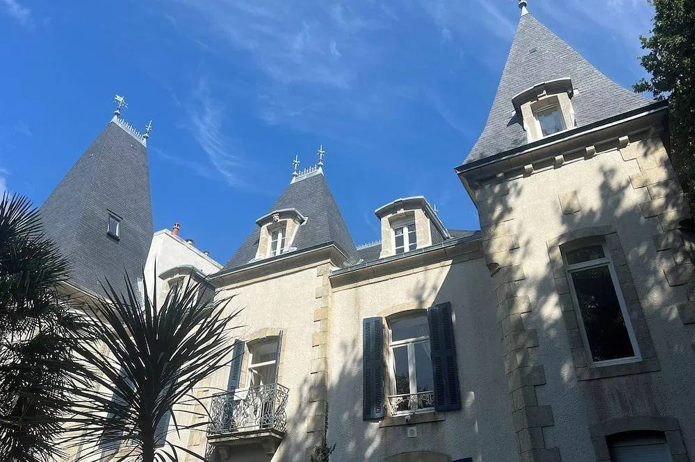 Château de Kerivoal, château entier à Quimper
