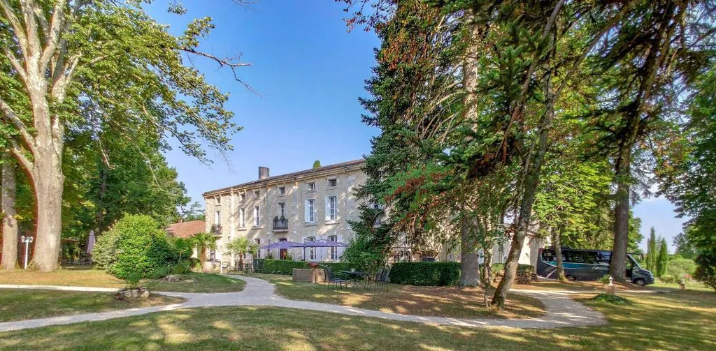 Château de l'Hoste, chambre ou suite de château à Roquecor