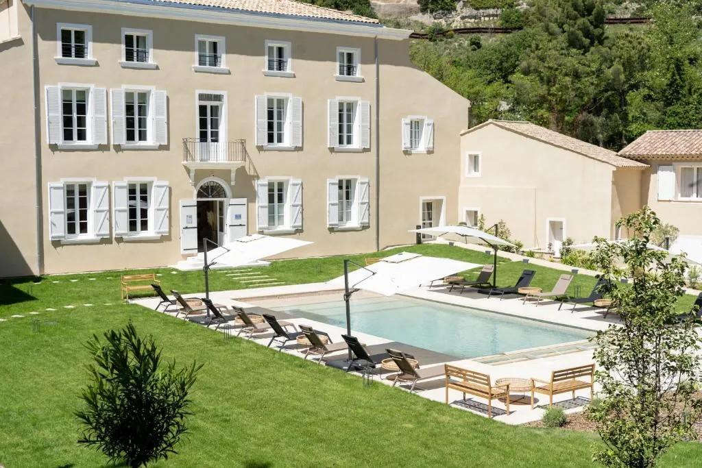 Château de l'Insolas, gîte de château à Villeneuve-lès-Avignon