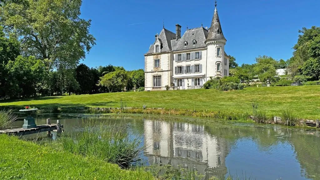 Château de la Chabroulie, chambre ou suite de château à Isle