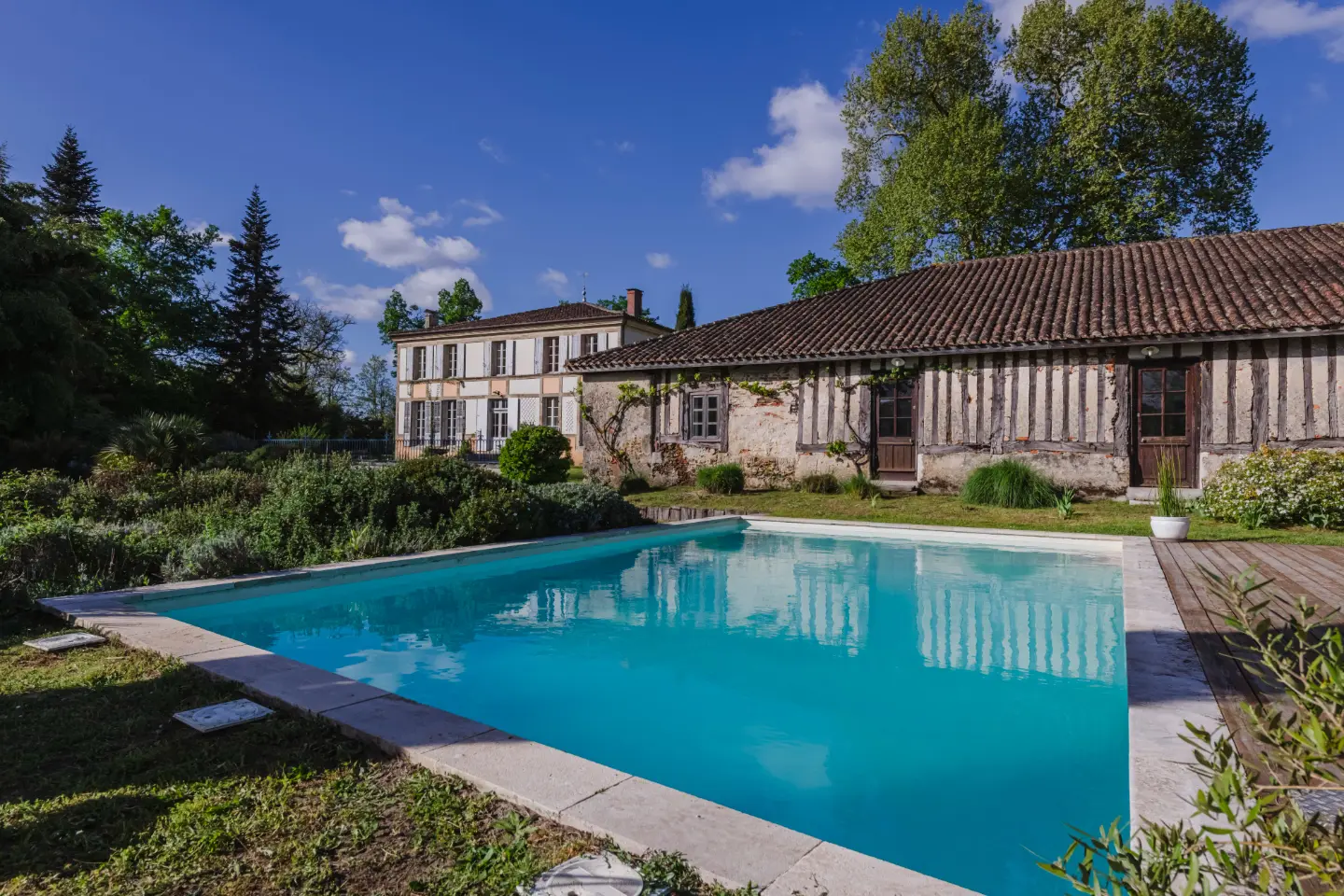 Château de la Grotte, château entier à Sore