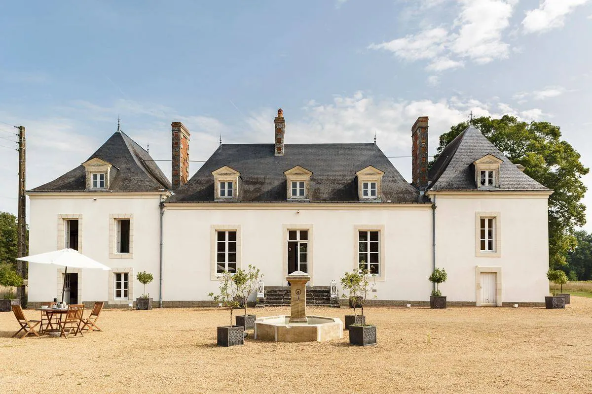 Château de la Houlberdière, château entier à Saint-Jean-du-Bois