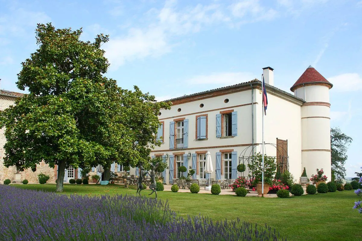 Château de la Joie, château entier à Saint-Victor-Rouzaud