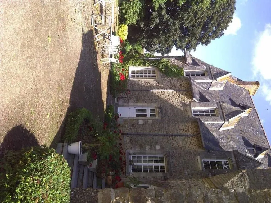 Château de La Motte Daudier, chambre ou suite de château à Niafles