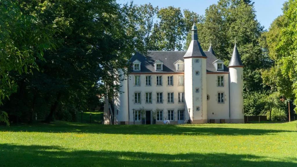 Château de la Motte, chambre ou suite de château à Louchy-Montfand