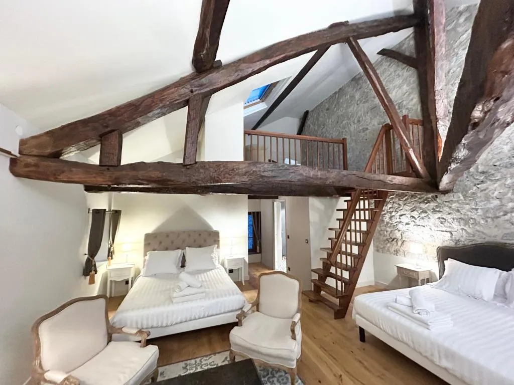 Château de la Rive, Suite des Coteaux, gîte de château à Cruet