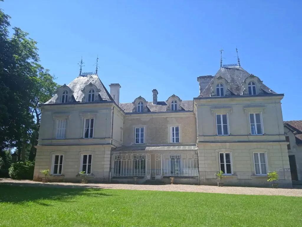 Château de Maisonneuve, chambre ou suite de château à Leigné-les-Bois