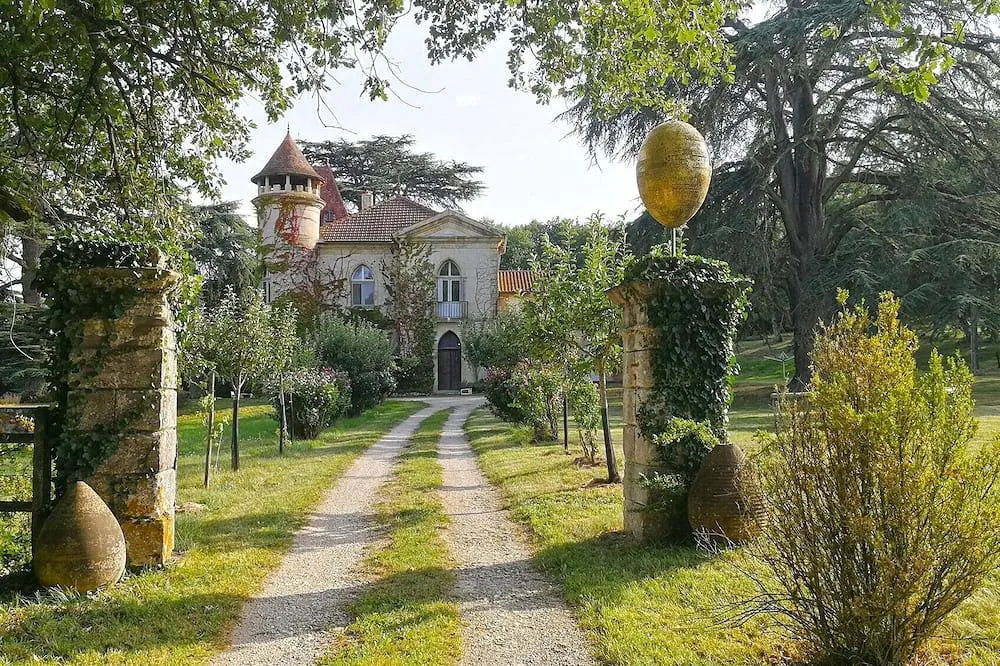 Château de Marteret, château entier à Caillavet