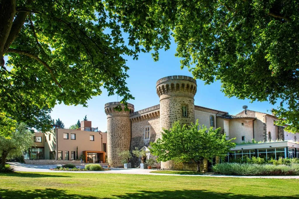 Château de Massillan, chambre ou suite de château à Uchaux