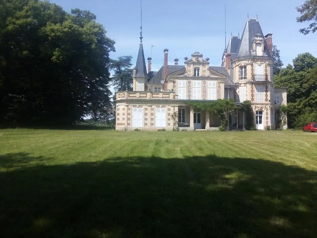 Château de Maucouvent, chambre ou suite de château à Challuy