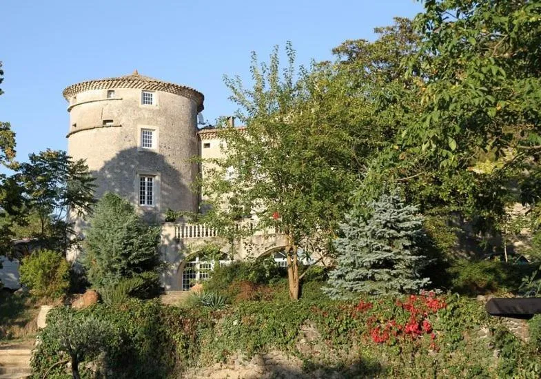 Château de Mauras, chambre ou suite de château à Chomérac